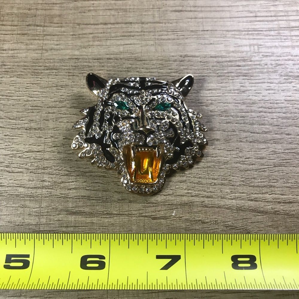 Sparkling Rhinestone Gold Tiger Brooch with Emerald Eyes - Picture 4 of 5